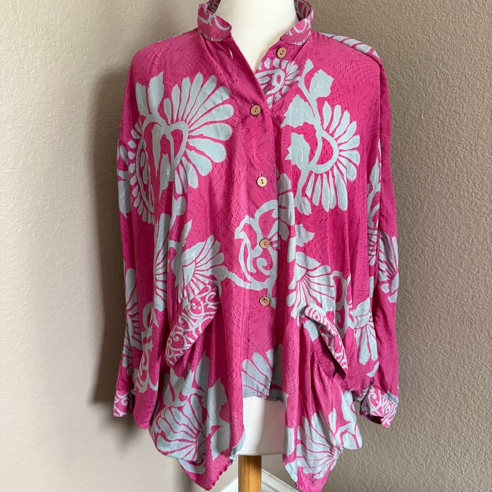 Kantha Bae Boho Fuchsia Floral Tunic Top • Free Size • Button Front • Pockets - Picture 3 of 10